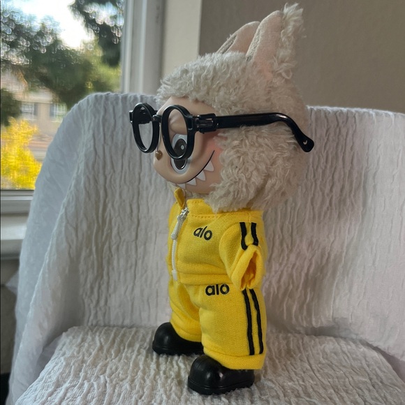 Alo Yellow with black stripes Outfit with Glasses and shoes.(Doll not included) - Picture 5 of 5